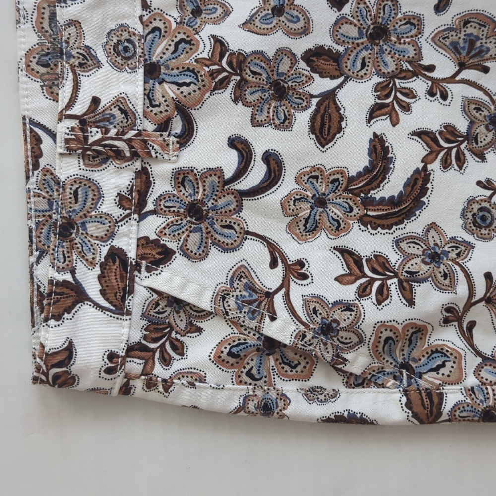 NWT a.n.a. Floral Mid-Rise Shortie Shorts 10 Brown Blue Beige Pockets - Picture 12 of 13